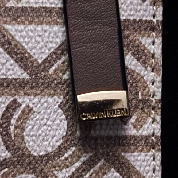 Authentic Calvin Klein Wallet/Card Holder - Picture 5 of 5